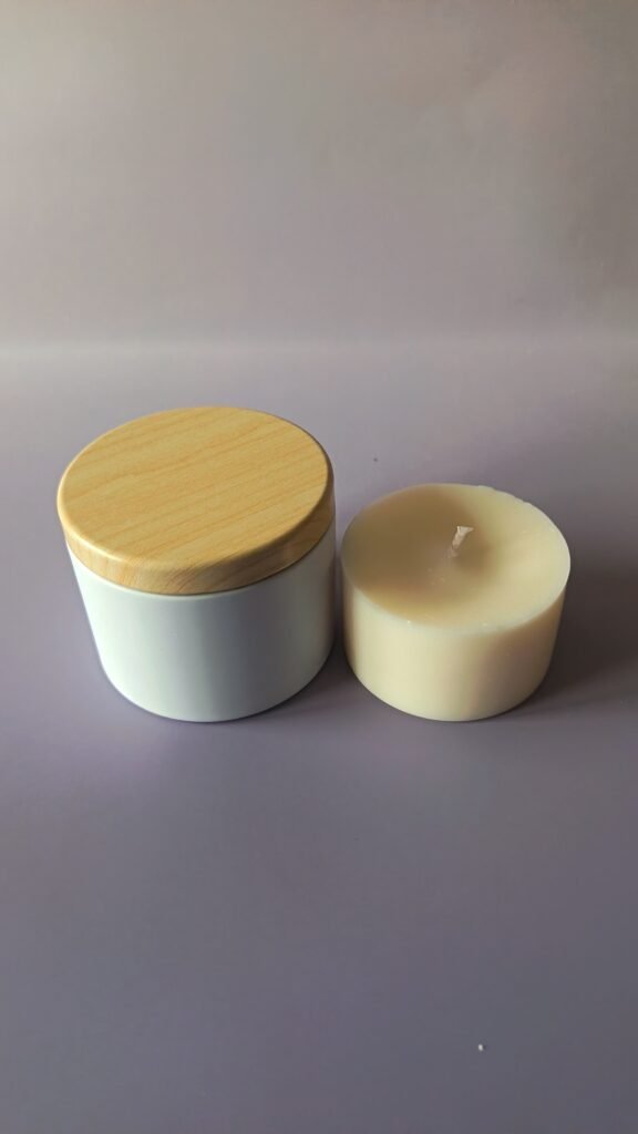 Bougie rechargeable naturelle – Pot en métal blanc (couvercle imitation bois)