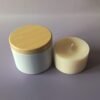 IMG_20260330_180335 Bougie rechargeable naturelle – Pot en métal blanc (couvercle imitation bois)